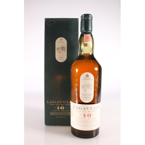 305 - LAGAVULIN 16 year old Islay single malt Scotch whisky, White Horse Distillers Glasgow, 43% 70cl, box... 