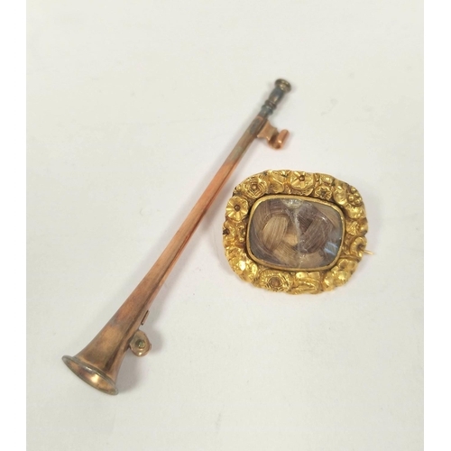 98 - Georgian gold locket brooch and a hunting horn pin, 9g gross.  (2)