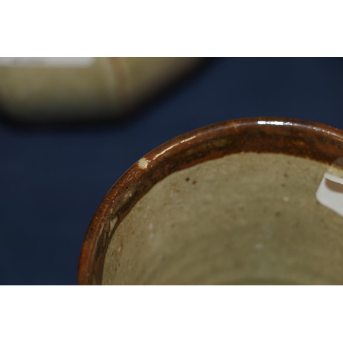 412 - JOHN BEDDING (b1947), a studio pottery footed yunomi tea cup, JR mark to the ring foot, 11cm tall, a... 