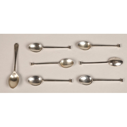 143 - Set of 6 cased silver coffee spoons and another coffee spoon with golf design.62 grams