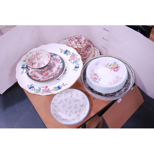 101 - Decorative porcelain to include a set of six Shelley 'Wild Flower' pattern bowls, Royal Worcester 'F... 