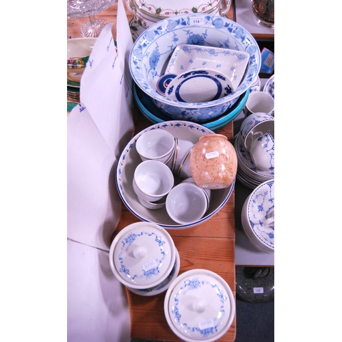 114 - Collection of reproduction blue and white ceramics to include a bowl, pair of storage jars and cover... 