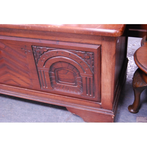 381 - Oak blanket chest.