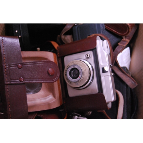 43 - Carton containing assorted cameras to include Kodak Instamatic, box cameras, Agfa, Ilford, Paxette e... 