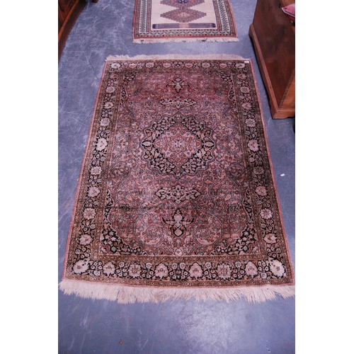 451 - Indian-style machine-made rug.