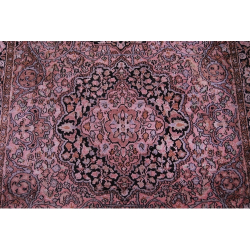 451 - Indian-style machine-made rug.