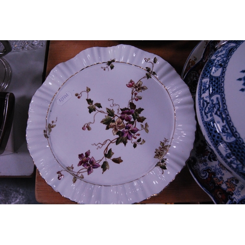 81 - Group of Victorian and later dinnerwares to include a Royal Doulton tureen on stand with ladle, Hanl... 