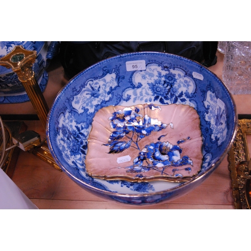 95 - Doulton Burslem flow blue-style blue and white punch bowl and a pair of Doulton Burslem side dishes ... 