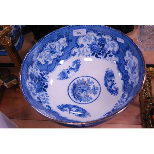 95 - Doulton Burslem flow blue-style blue and white punch bowl and a pair of Doulton Burslem side dishes ... 