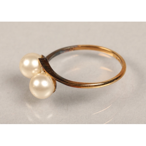 53 - Yellow metal pearl set ring