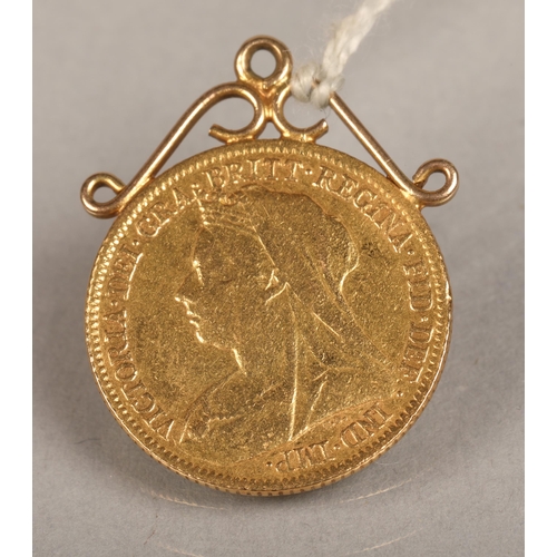 54 - 1900 Victoria half sovereign converted to a pendant total weight 4.2g