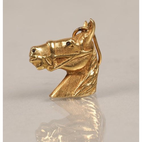 60 - Yellow metal horse head charm/pendant 7g