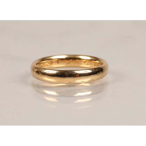 71 - 18ct gold band 3.3g