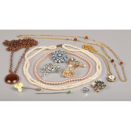 77 - Assortment of vintage costume jewellery