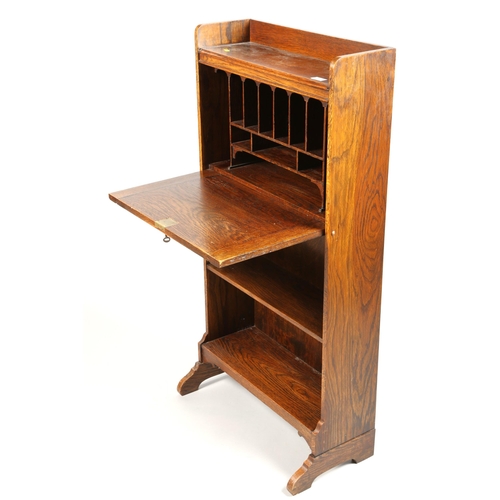 461 - Oak 1930s secretaire, 119 cm high, 62cm wide, 31cm deep