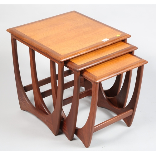 532 - Astro nesting tables