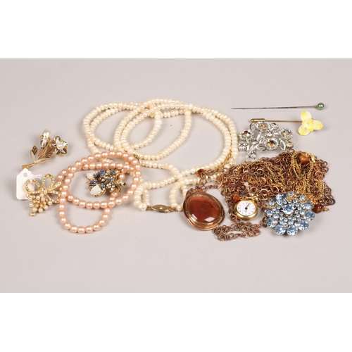 77 - Assortment of vintage costume jewellery