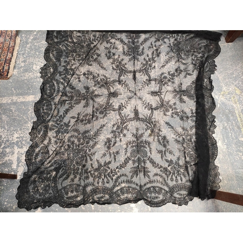 194 - Small quantity of black lace including a shawl and various items of passementerie.