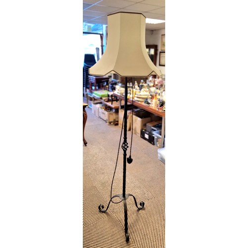 536 - Cast iron standard lamp