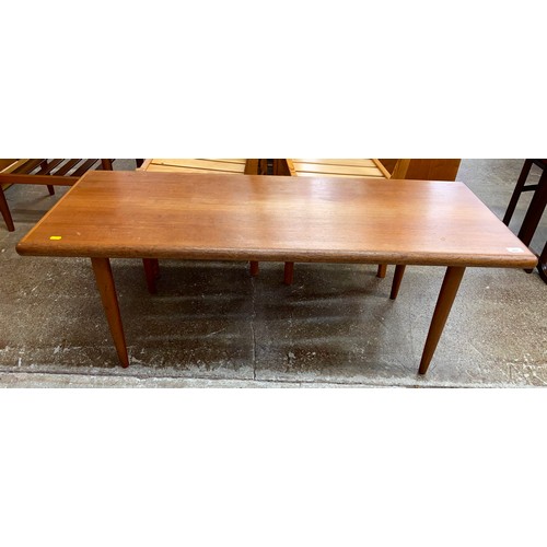 608 - Mid century lounge table 131 x 47 x 52 cm