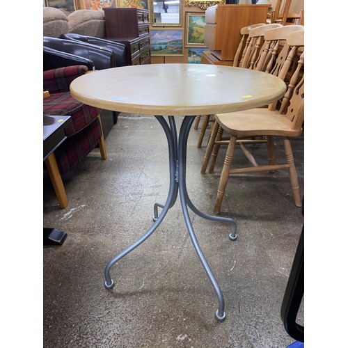 611 - Patio table