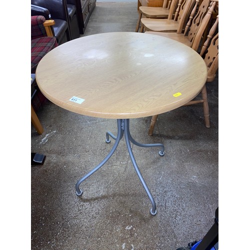 611 - Patio table