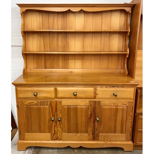 643 - Pine dresser