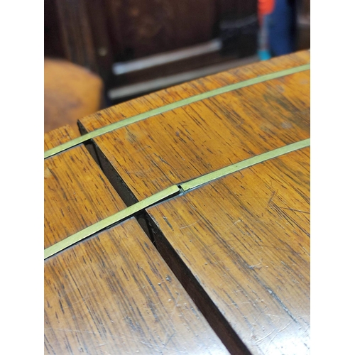 392 - Early 19th century rosewood tilt-top breakfast table, the circular snap top with brass inlay, raised... 