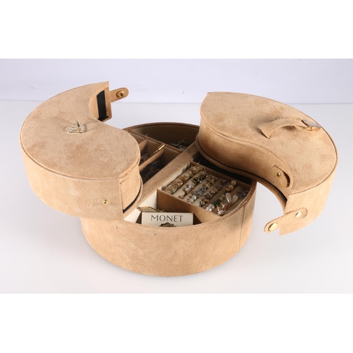 674 - Circular jewellery box containing costume jewellery to include a silver neck chain 35g, a silver Cel... 