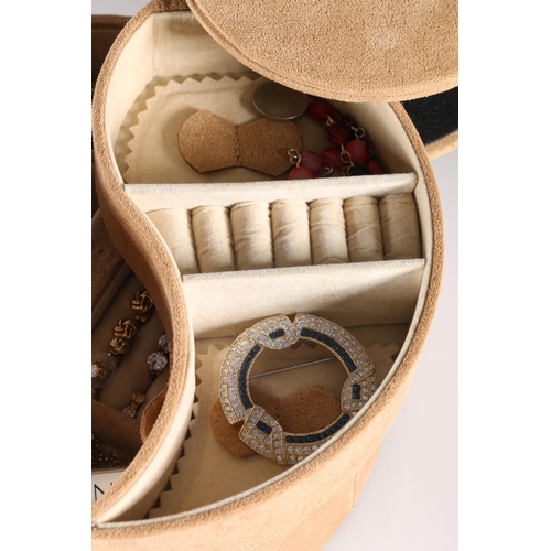 674 - Circular jewellery box containing costume jewellery to include a silver neck chain 35g, a silver Cel... 