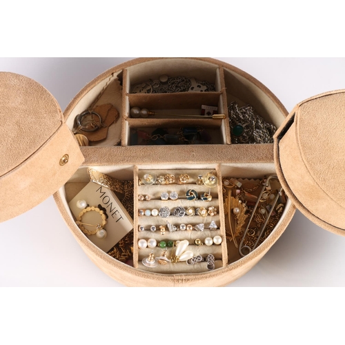 674 - Circular jewellery box containing costume jewellery to include a silver neck chain 35g, a silver Cel... 