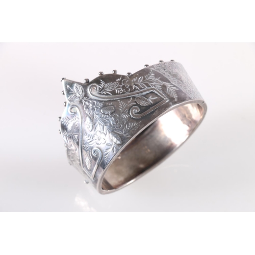 685 - Victorian silver cuff bangle, 26.7g gross.