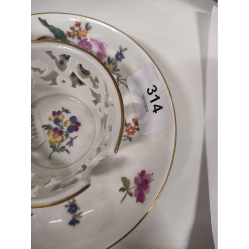 314 - Continental Meissen style tea bowl circa late 19th / early 20th century, affixed to saucer, decorate... 