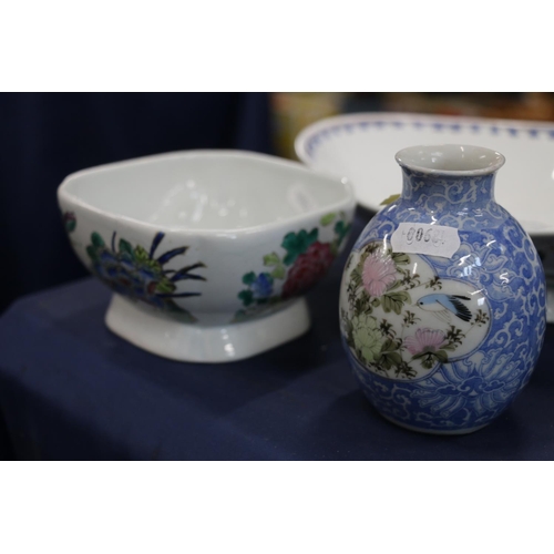 140 - Chinese canton famille rose shaped dish, another, and a small oriental vase, largest measures 26cm w... 