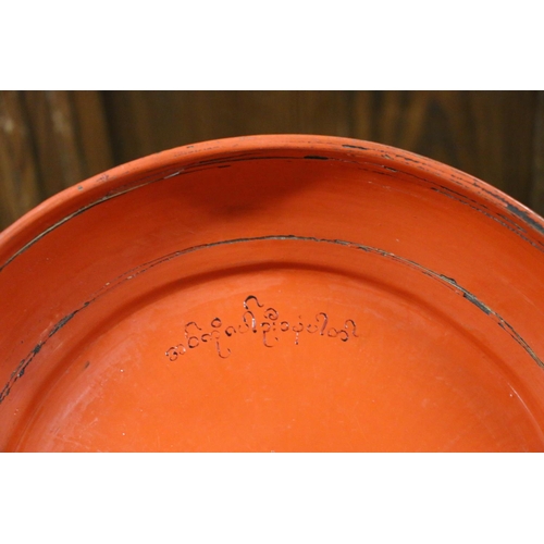 259 - Burmese lacquered offering bowl 'Hsun-ok' on stand.