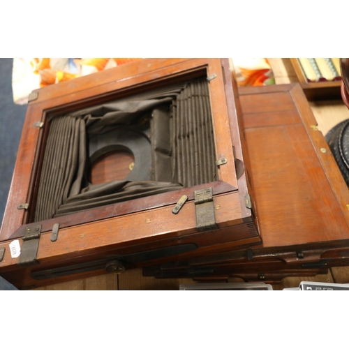 260 - Edwardian mahogany framed plate camera body with negative plate holders.