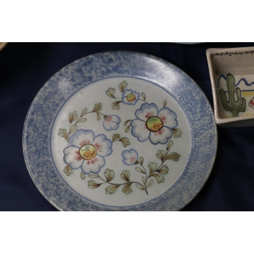 59 - Buchan of Portobello serving dish, a floral decorated plate signed Lynne Kerr, etc.  (4)