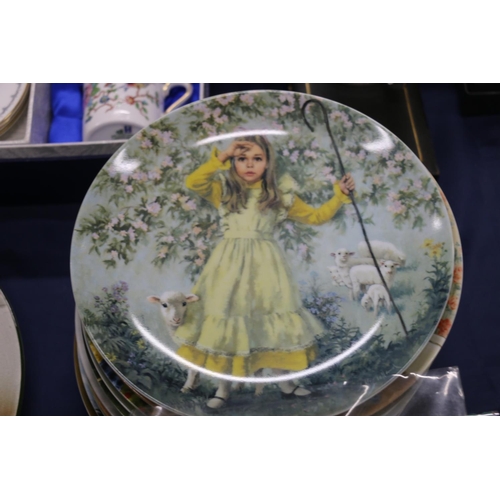 85 - Collectors' plates to include Rocco, a continental trinket box, etc.