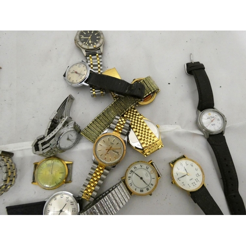 107 - Bag of men's and ladies vintage Timex, mostly manual wind.