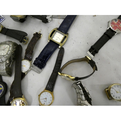 117 - Large bag of men's quartz watches including Toro, Accurist, Rosea, Lorus etc.