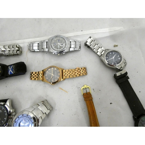 120 - Various men's sports watches including Slazenger, Lorus, Beneton, Accurist etc