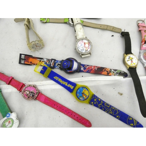 123 - Bag of vintage children's watches including Power Rangers, Pokeman 1999, Hannah Montana, Mickey Mous... 