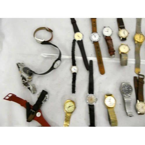 131 - Bag of vintage men's watches including Seiko, Rotary, Rukla, Swatch and Timex.