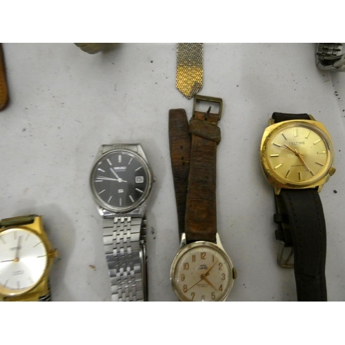 131 - Bag of vintage men's watches including Seiko, Rotary, Rukla, Swatch and Timex.