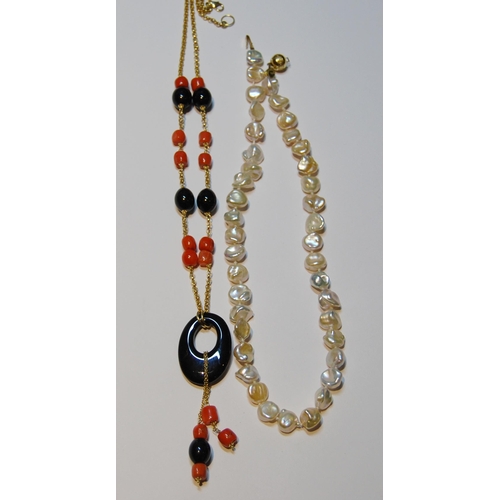 72 - Baroque pearl necklet and a necklace with coral and onyx.