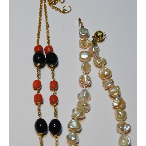 72 - Baroque pearl necklet and a necklace with coral and onyx.