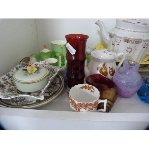 135 - Decorative items to include an 18th century-style teapot, blue and white plates, Royal Winton breakf... 