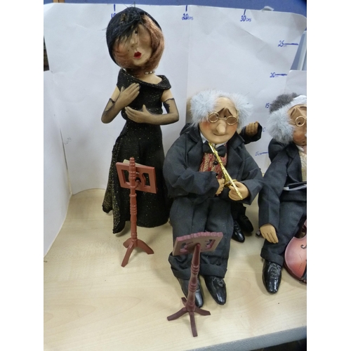 26 - Collection of humorous jazz band figures.