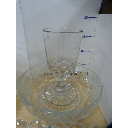 29 - Group of cut glass and crystal to include a Regency-style rummer, bowls, ashtray, stemmed bowl, dish... 