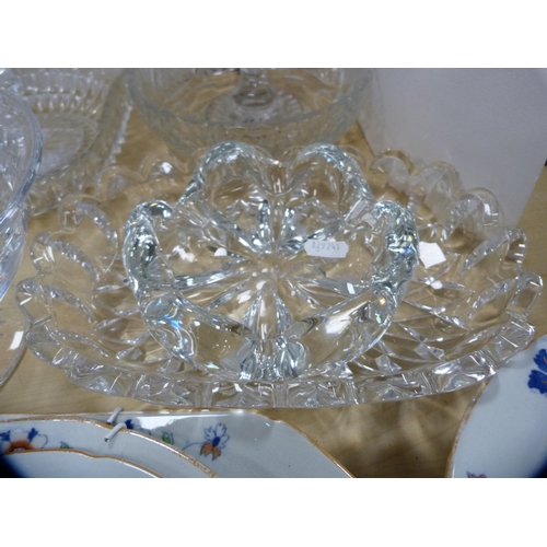 29 - Group of cut glass and crystal to include a Regency-style rummer, bowls, ashtray, stemmed bowl, dish... 